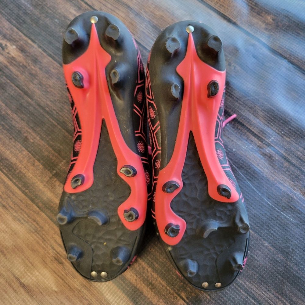 Like New Cleats! - Picture 4 of 5